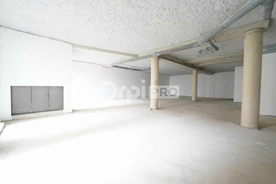 29 Rue Gantillon, Villefranche-sur-Saône for sale - Interior Photo - Image 3 of 6