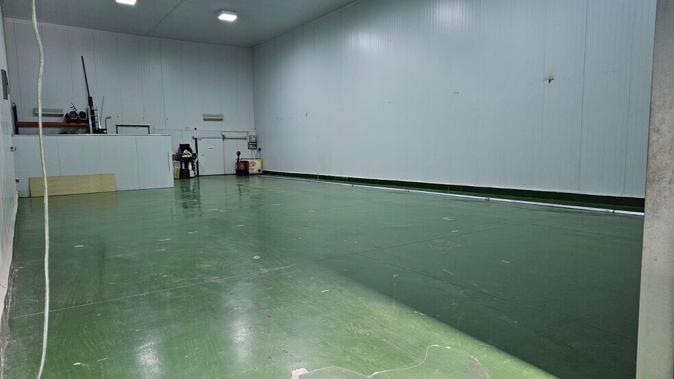 Industrial in Colmenar, Málaga for sale - Interior Photo - Image 2 of 12