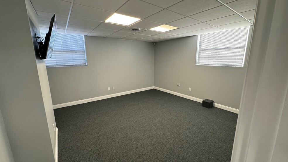 236 Blackford Ave, Middlesex, NJ for rent - Building Photo - Image 3 of 36