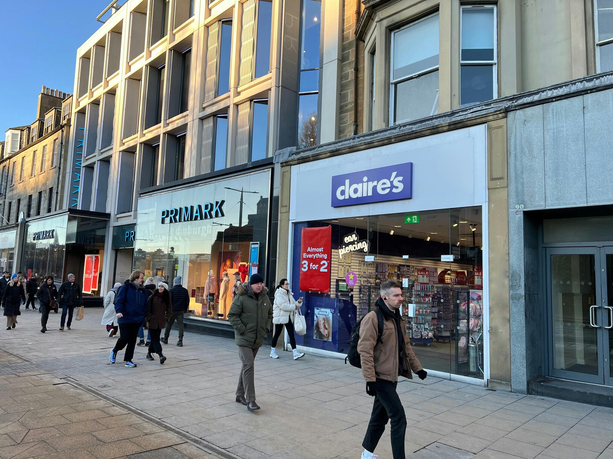 88-90A Princes St, Edinburgh to rent Building Photo- Image 1 of 3