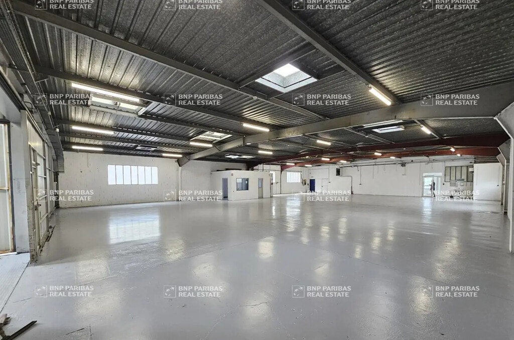Location Local d'activités 615 m² - Photo 1