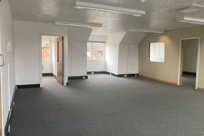 4 The Courtyard, Denmark Street, Wokingham to rent Interior Photo- Image 1 of 2