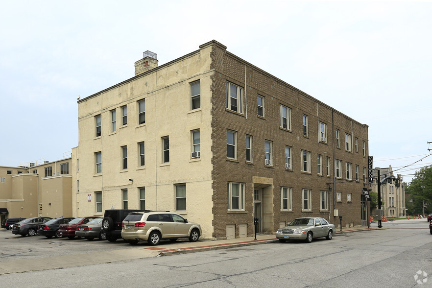 15703-15713 Detroit Ave, Lakewood, OH for rent - Building Photo - Image 3 of 8