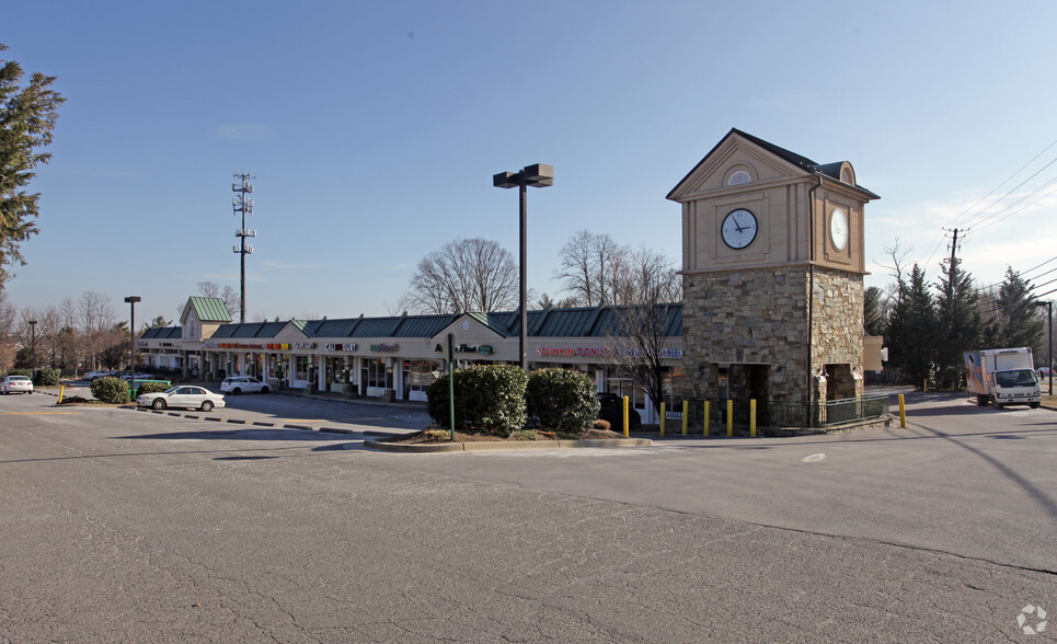 12130-12168 Darnestown Rd, Gaithersburg, MD for rent - Primary Photo - Image 1 of 6