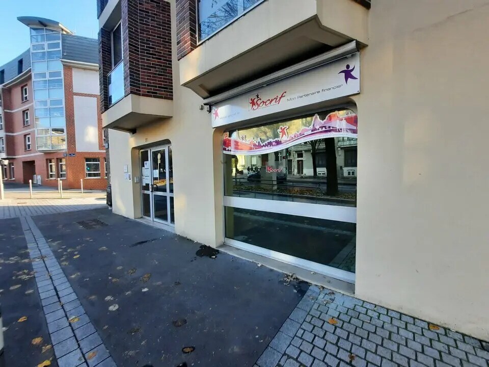 Location Commerce 85 m² - Photo 1