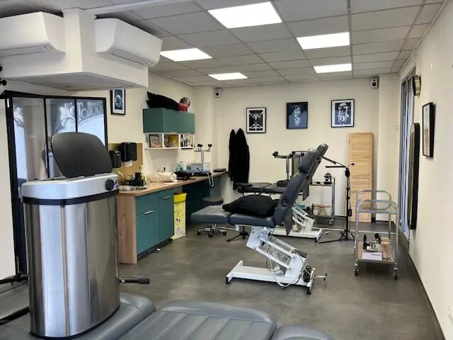 Retail in Lyon to rent Interior Photo- Image 1 of 8