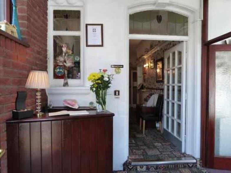 57-59 Holmview Rd, Blackpool for sale - Interior Photo - Image 2 of 11