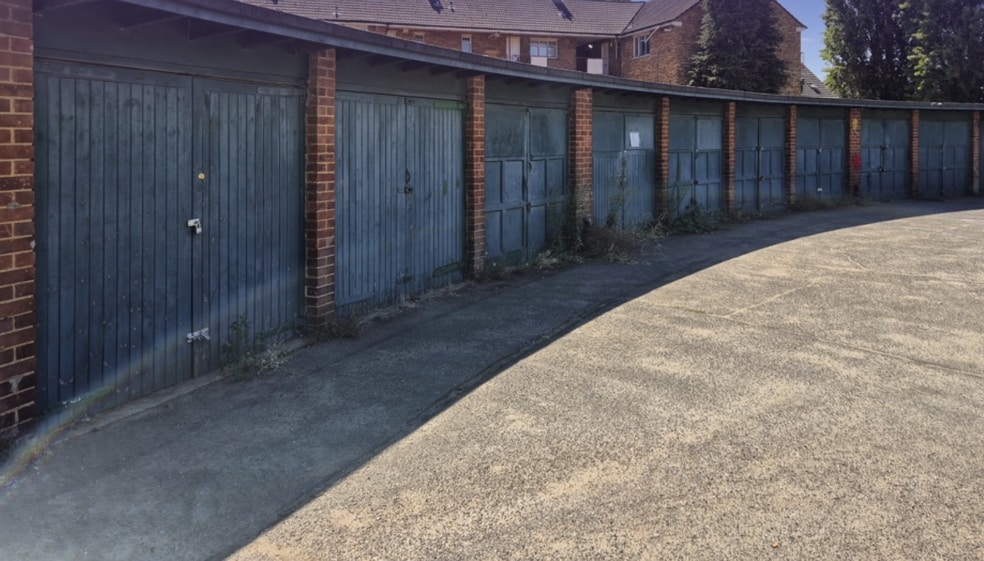 Bourne Av, Hayes for sale - Primary Photo - Image 1 of 2