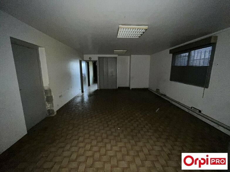 Light Industrial in SAINT-SYMPHORIEN-D'OZON to rent - Interior Photo - Image 2 of 19
