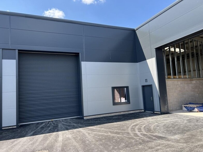 8 Drummond Rd, Stafford to rent - Building Photo - Image 2 of 5