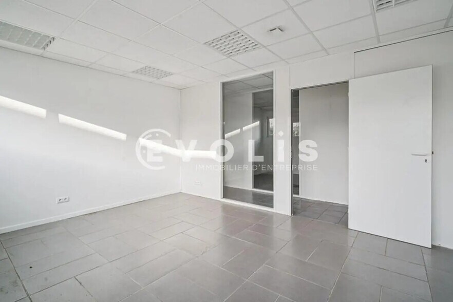 Avenue De Choisy, Villeneuve-Saint-Georges to rent - Interior Photo - Image 3 of 5