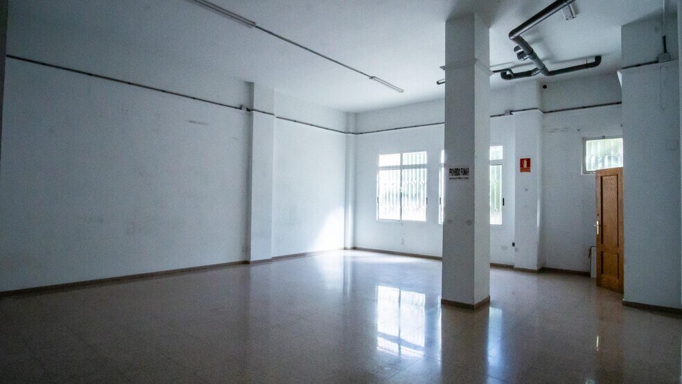 Retail in Elda, Alicante to rent - Interior Photo - Image 2 of 8