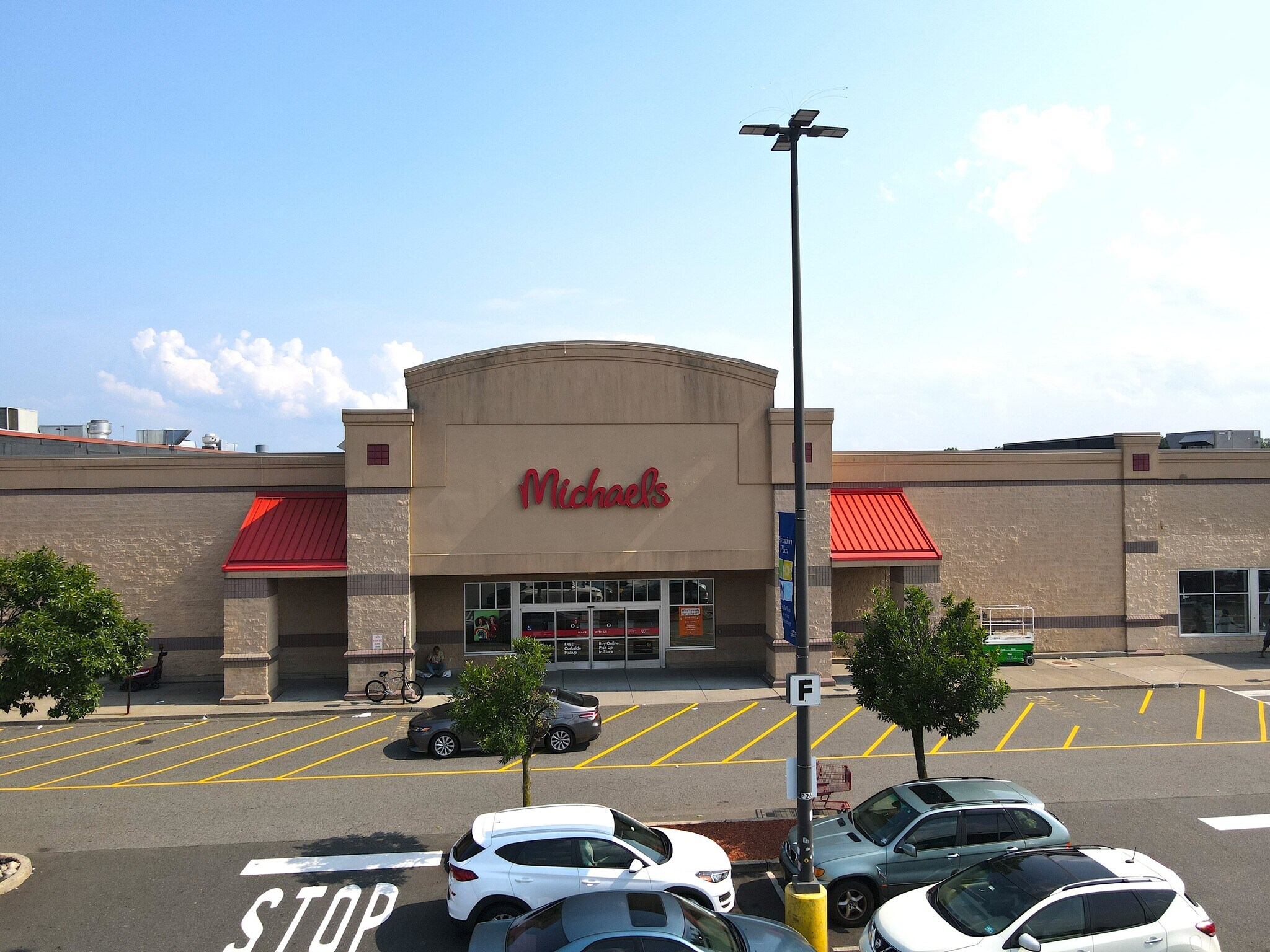 617701 W Edgar Rd, Linden 07036 Aviation Plaza