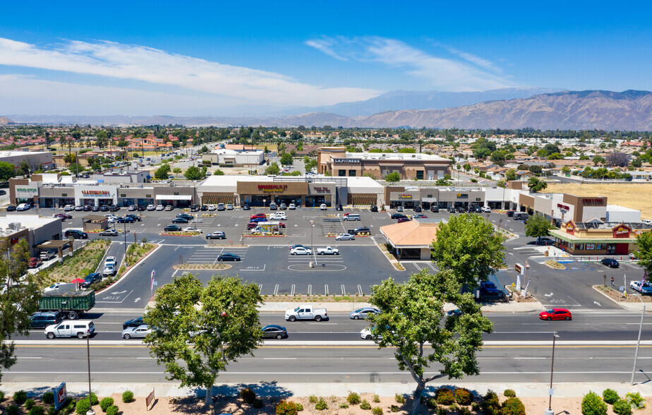 3246 W Florida Ave, Hemet, CA for rent - Building Photo - Image 1 of 6