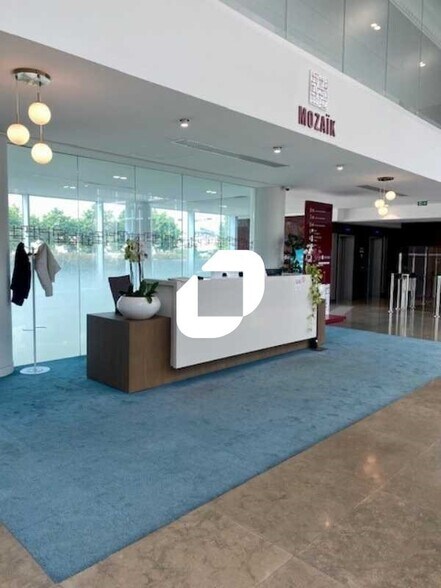Office in Rueil-Malmaison to rent - Building Photo - Image 2 of 29