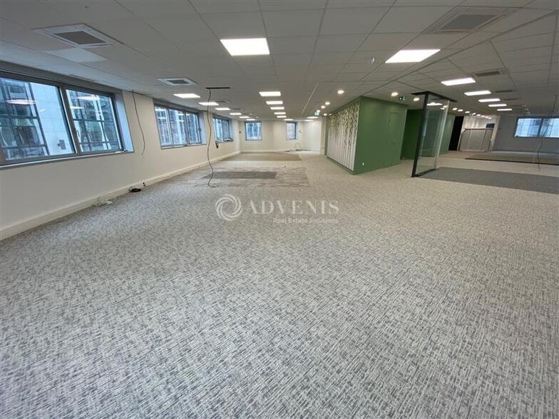 Office in Noisy-le-Grand to rent - Interior Photo - Image 1 of 28