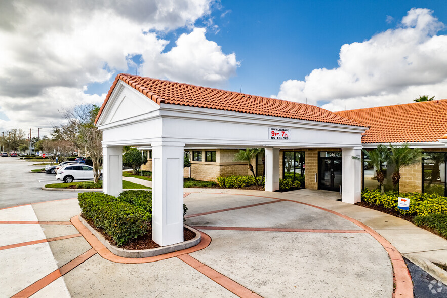 250 N Alafaya Trl, Orlando, FL for rent - Building Photo - Image 3 of 4