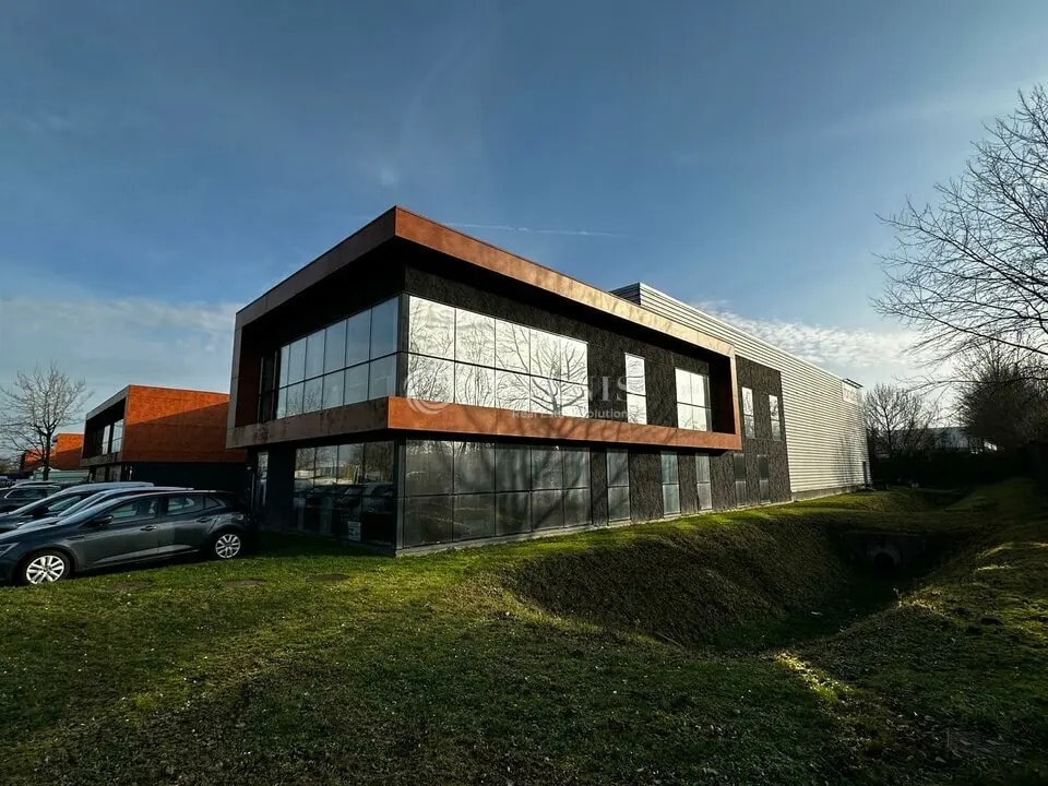 Location Entrepôt 1 062 m² - Photo 1