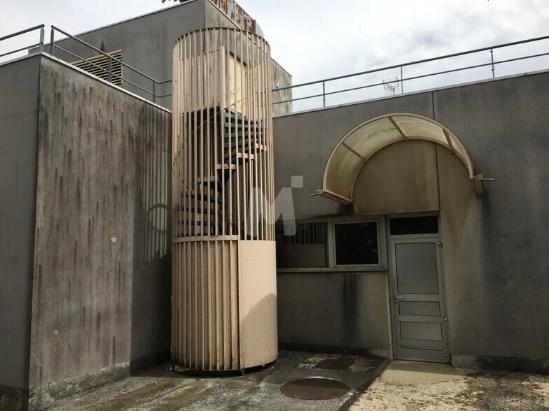 Office in Savigny-le-Temple to rent - Building Photo - Image 2 of 15