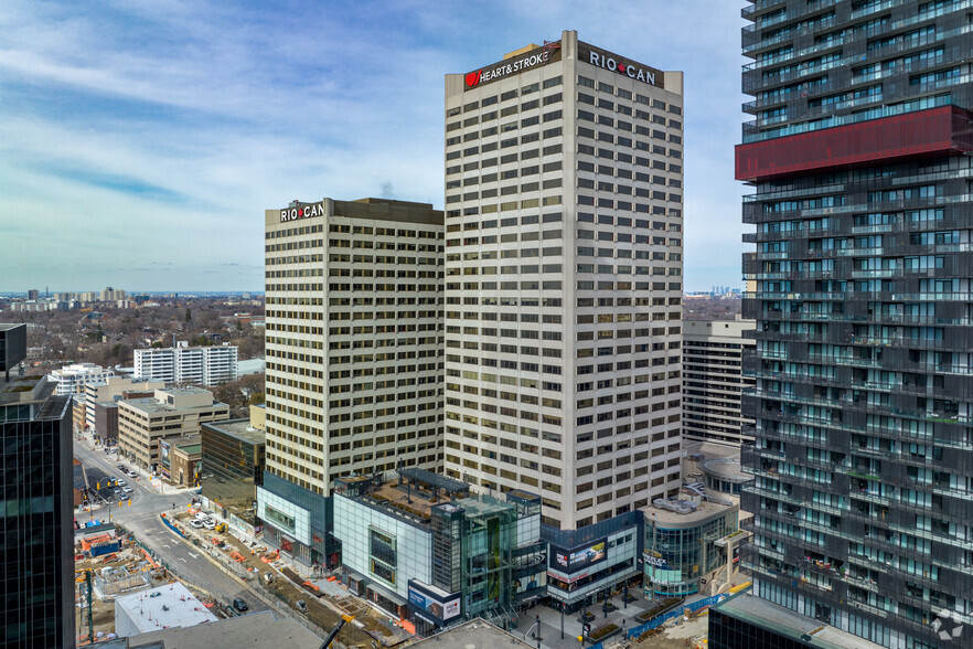 2300 Yonge St, Toronto, ON for rent - Building Photo - Image 2 of 5