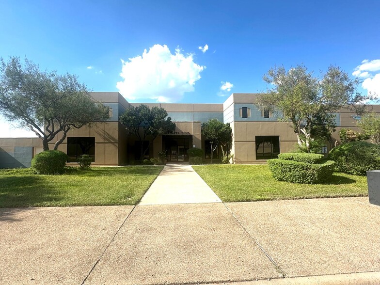 409 Nafta Blvd, Laredo, TX for rent - Building Photo - Image 1 of 16