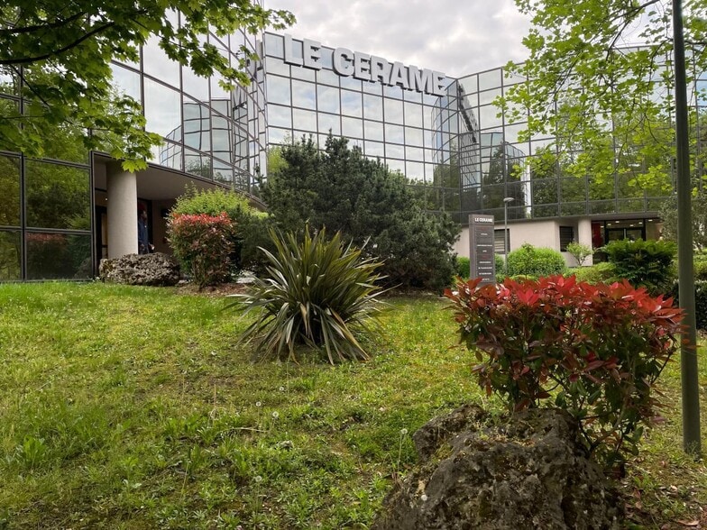 Office in Cergy to rent - Building Photo - Image 2 of 10
