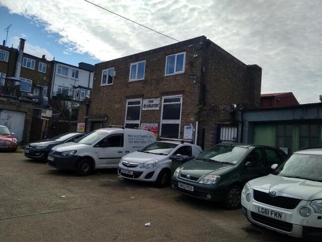 More details for Castle Para, Epsom - Office to Rent