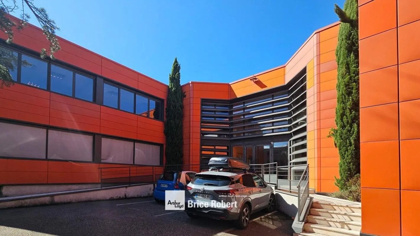 7 Bis Rue Des Aulnes, Champagne-au-Mont-d'Or to rent Building Photo- Image 1 of 8