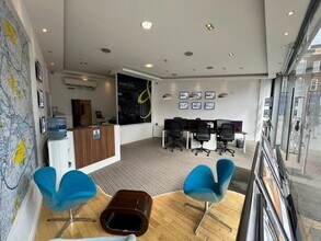 52 High St, London to rent Building Photo- Image 2 of 4