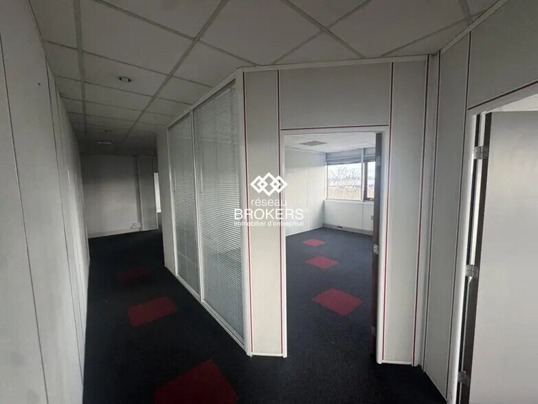 Office in Gennevilliers to rent - Interior Photo - Image 2 of 4