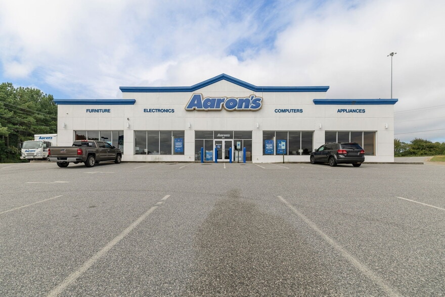 102 Dominion Dr, Emporia, VA for sale - Building Photo - Image 2 of 27