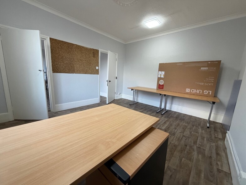 Wentworth House, Dunstable to rent - Interior Photo - Image 3 of 6