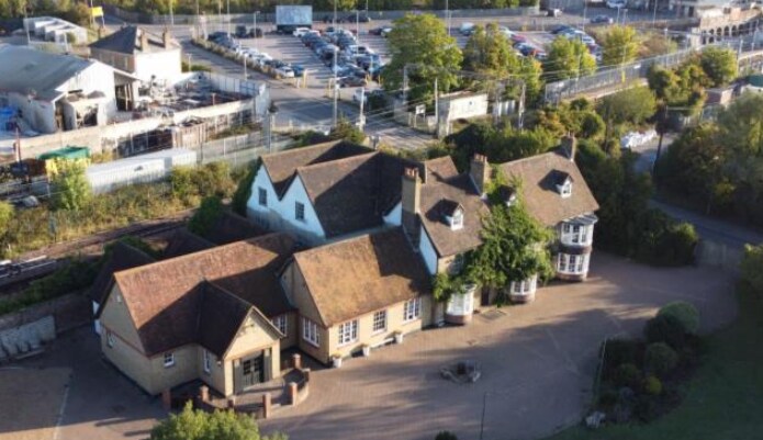 Pitsea Hall Ln, Basildon for sale Primary Photo- Image 1 of 1