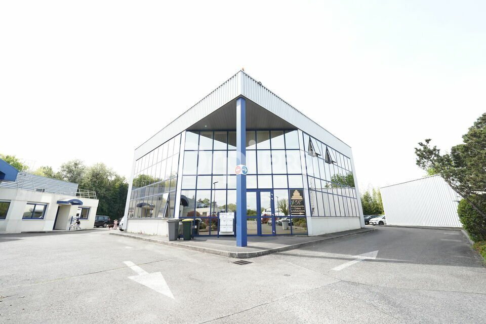 Office in Saint-Genis-Laval to rent Building Photo- Image 1 of 7