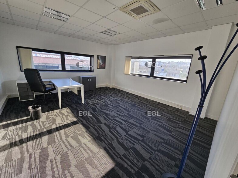 Light Industrial in Ivry-sur-Seine to rent - Interior Photo - Image 1 of 12