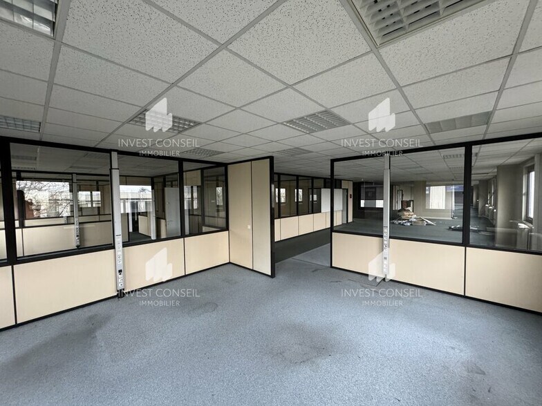 17-21 Rue Du Petit Albi, Cergy to rent - Building Photo - Image 3 of 19