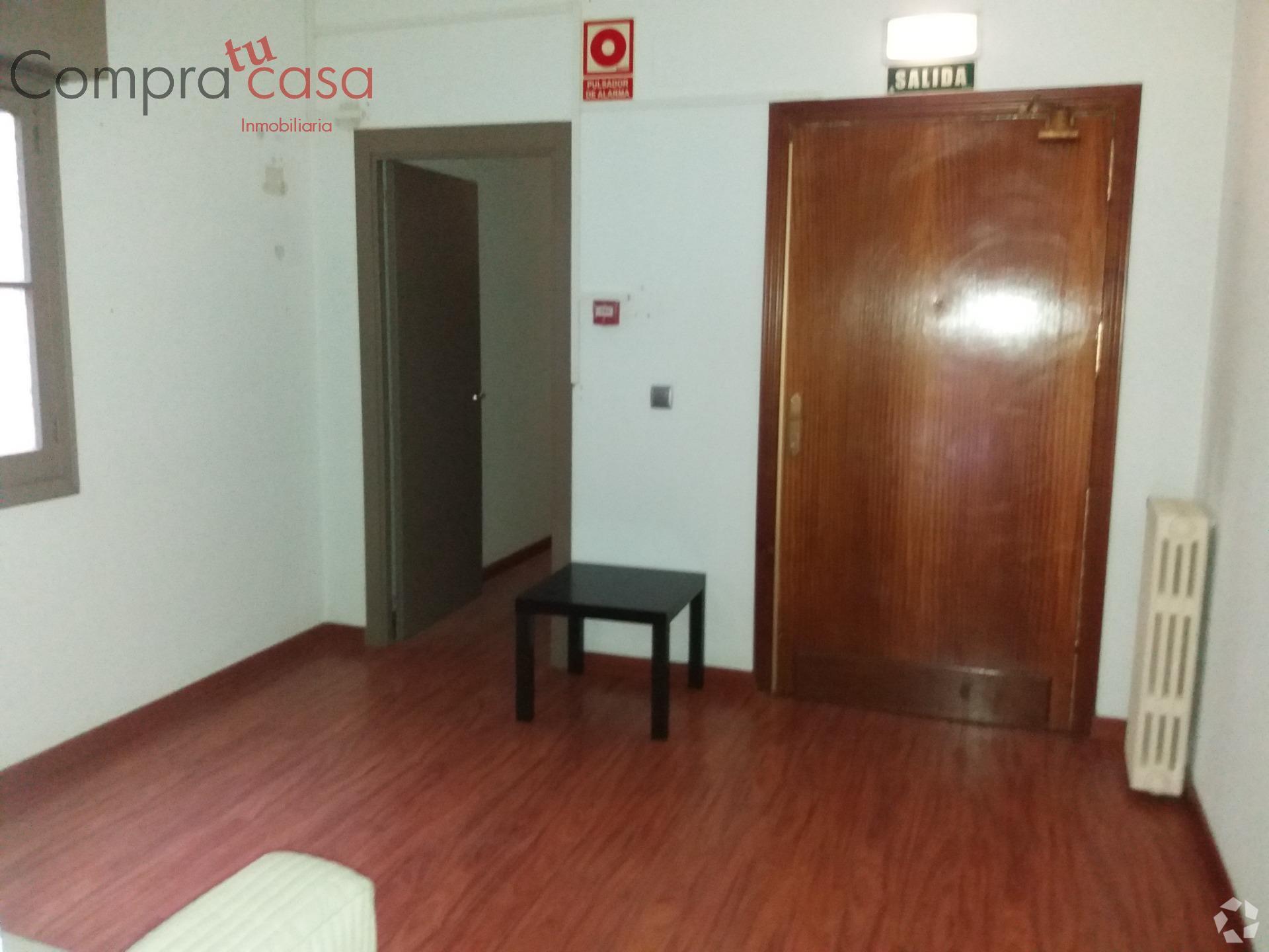 Retail in Segovia, Segovia to rent Interior Photo- Image 1 of 2