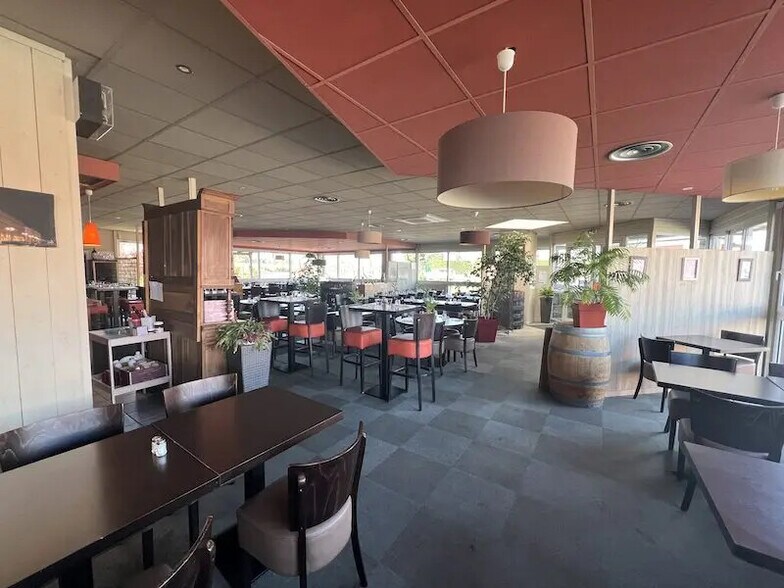 Retail in Mérignac for sale - Interior Photo - Image 2 of 8