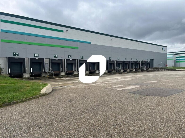 3 Rue Des Chapelles, Saint-Quentin-Fallavier to rent - Building Photo - Image 1 of 15