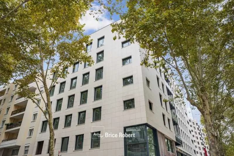 Office in Lyon to rent Building Photo- Image 1 of 42