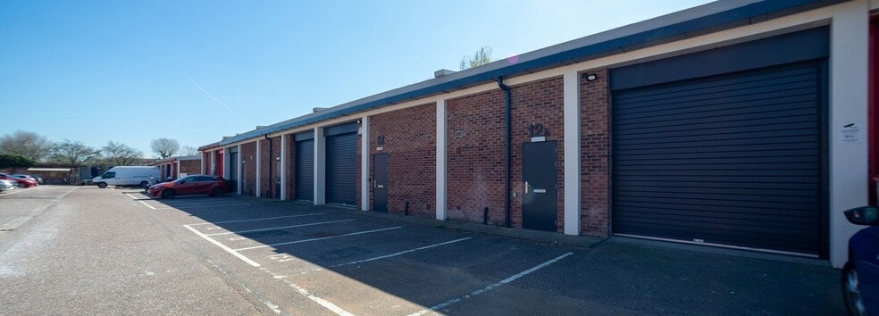 Glenville Mews, London to rent - Building Photo - Image 3 of 6