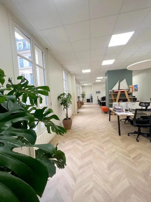 Location Bureaux 186 m² - Photo 1