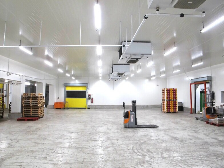 Industrial in Cavaillon for sale - Primary Photo - Image 1 of 6