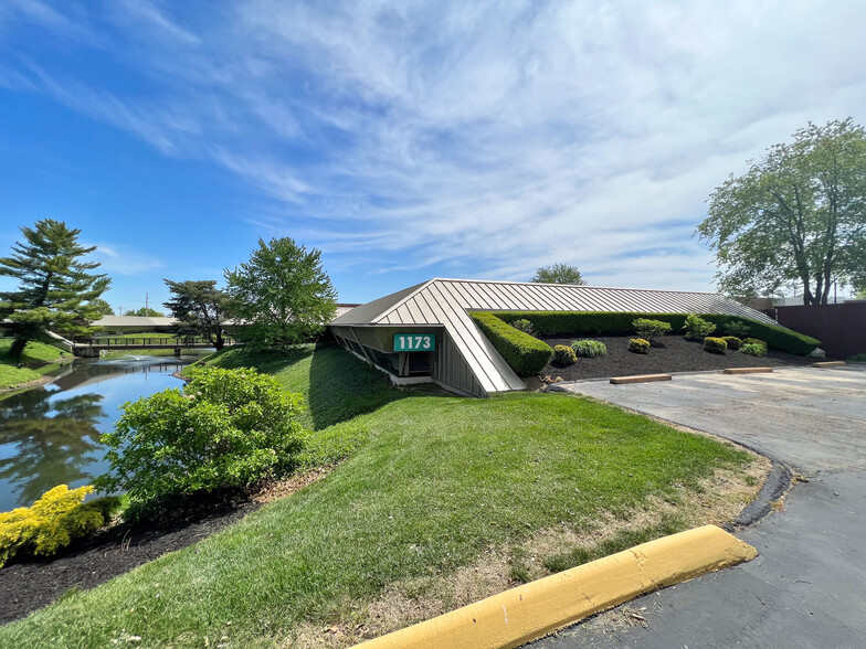 1173 Corporate Lake Dr, Creve Coeur, MO for sale - Building Photo - Image 1 of 6