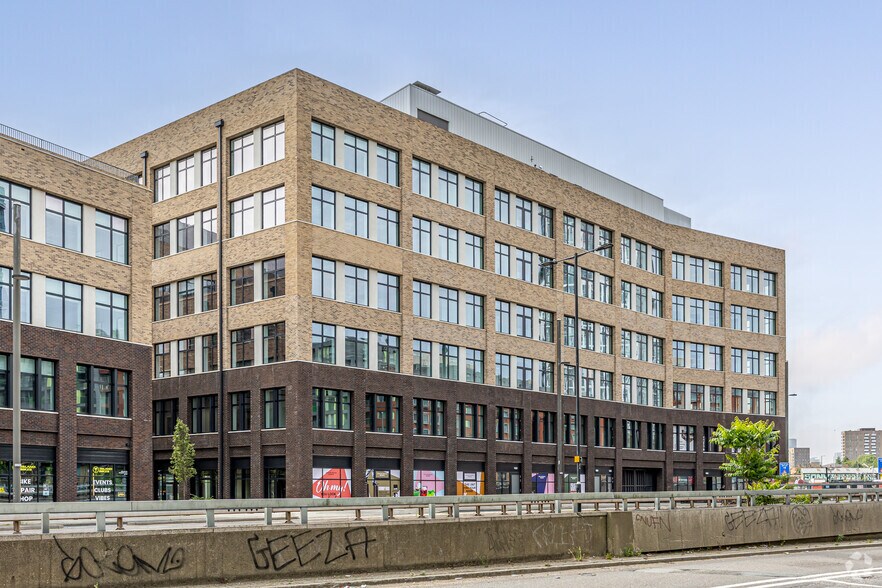 3 Sugar House Ln, London to rent - Building Photo - Image 1 of 19