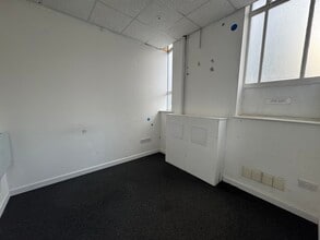 1050-1052B London Rd, Thornton Heath to rent Interior Photo- Image 2 of 4