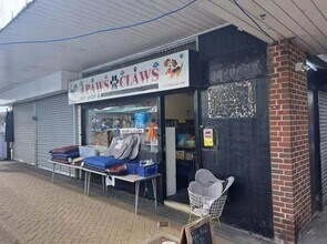 42 Market Sq, Oldham to rent Building Photo- Image 1 of 4