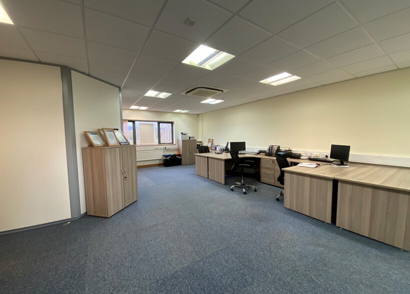 Sperry Way, Stonehouse to rent - Interior Photo - Image 2 of 11