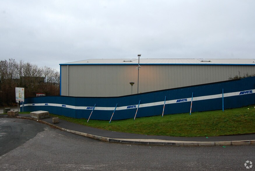 Haxter Clos, Roborough to rent - Building Photo - Image 2 of 7