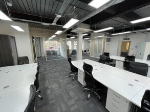 2 Bath Pl, London to rent Interior Photo- Image 1 of 12